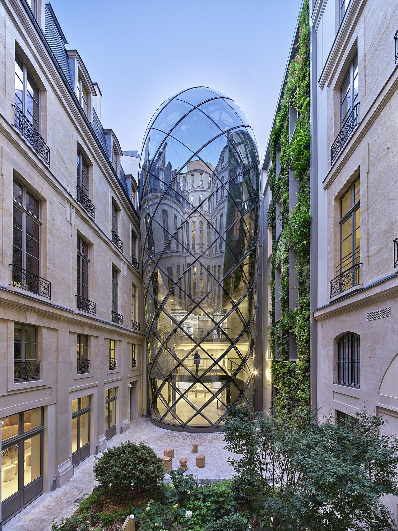 The 'Visionnaire' at 14 rue Royale in Paris, designed by Alain Moatti for L'Oréal's headquarters.