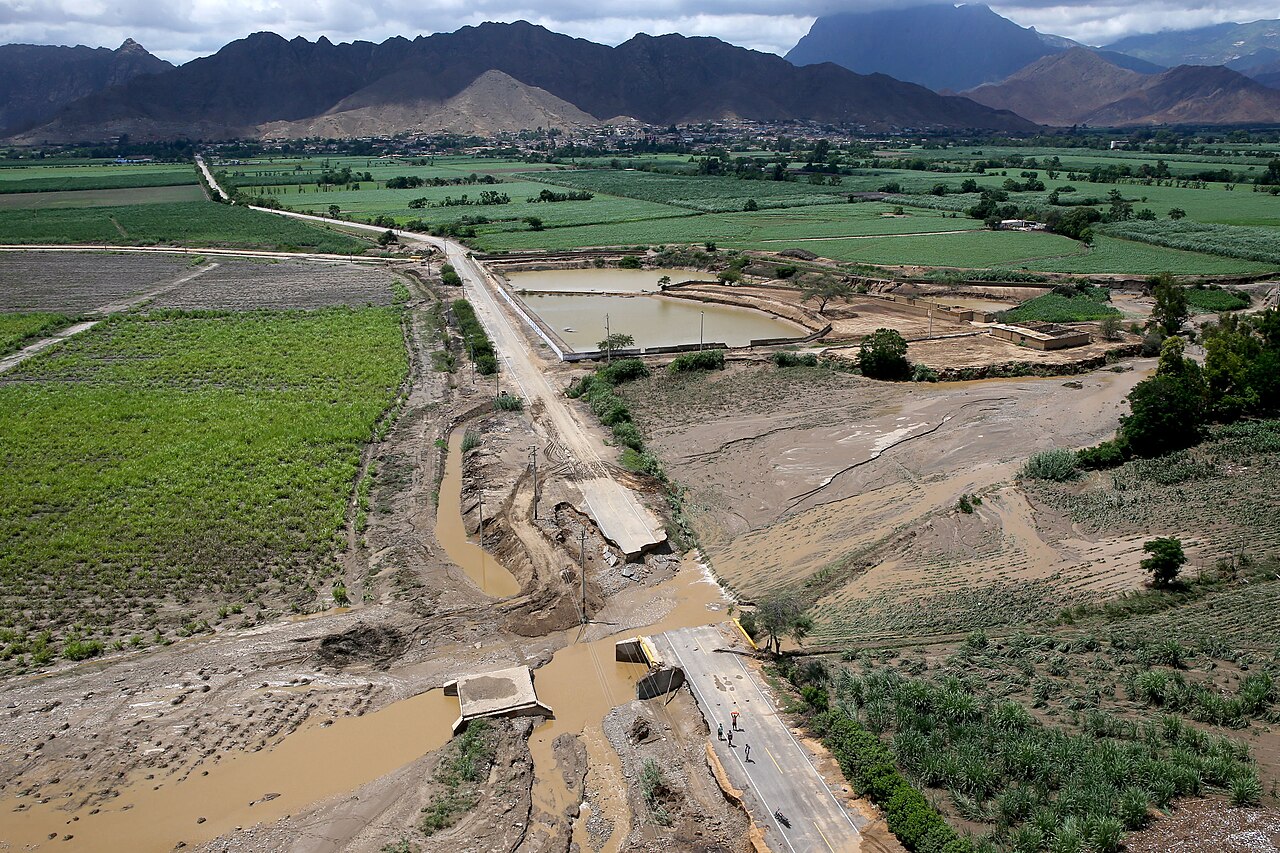 Blick nach Norden auf die Stadt Ascope (Peru)