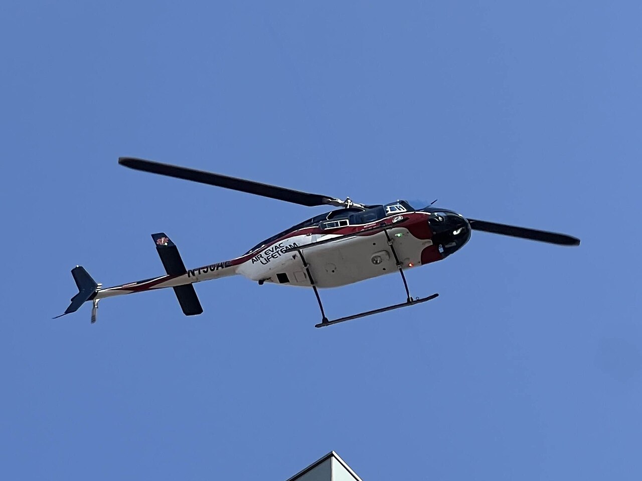 Bell 206L-1 LongRanger II (N130AE, cn 45467) at Vanderbilt University Medical Center.