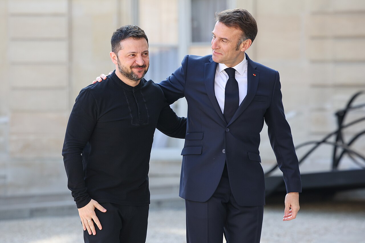 Volodymyr Zelenskyy , President of Ukraine, welcomed by Emmanuel Macron , President of the French Republic, to participate in the meeting on peace and security for Ukraine hosted by the French president in Paris.