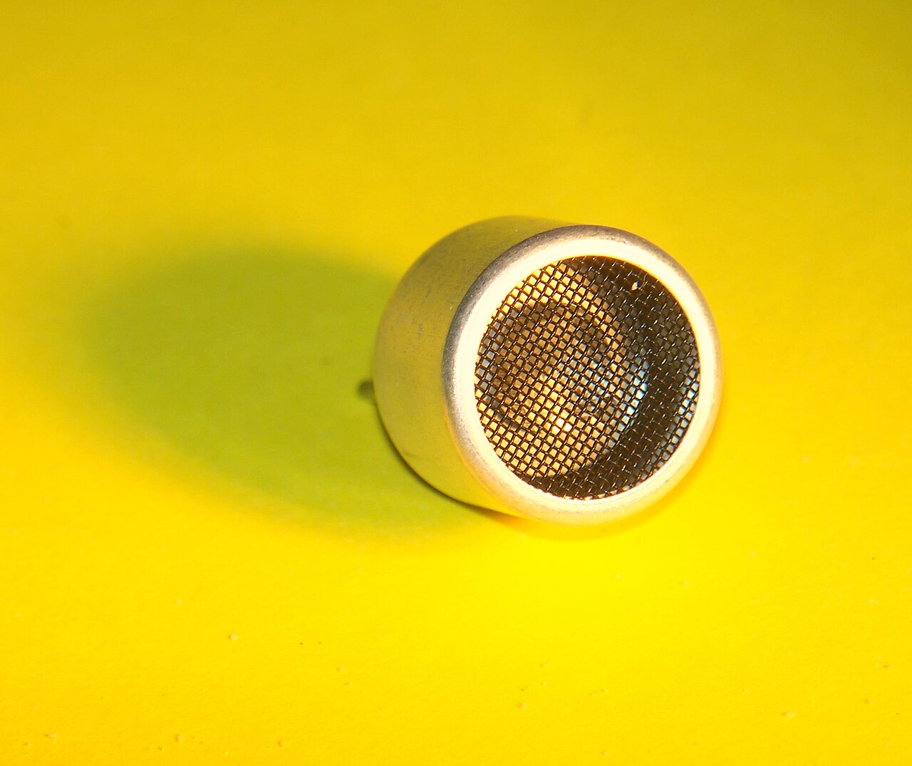 A 40 kHz ultrasonic transducer as used in many remote control and rangefinding devices.