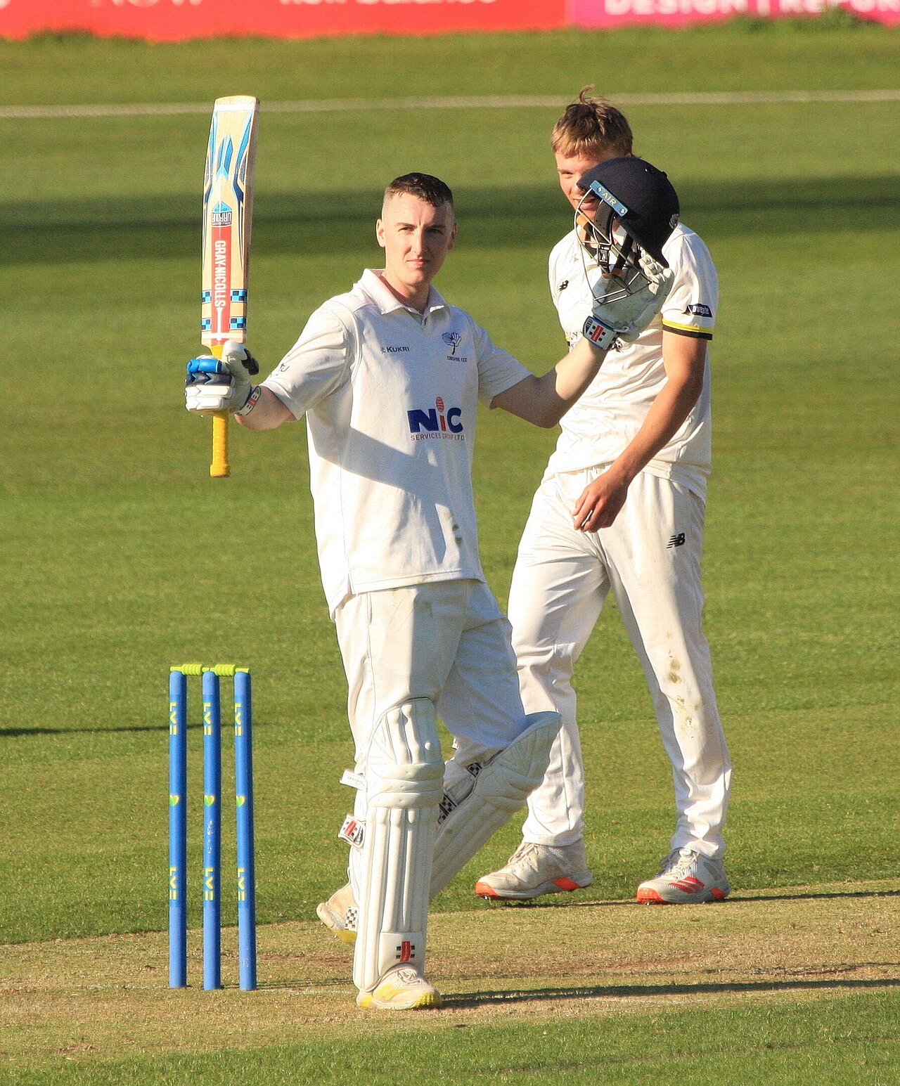 Harry was out for 101, playing on to Josh Shaw. Yorkshire ended the day 334 for 8, with Jordan Thompson on 31*. He will resume with captain Patterson tomorrow, to add to Yorkshire's 107 lead, we hope.