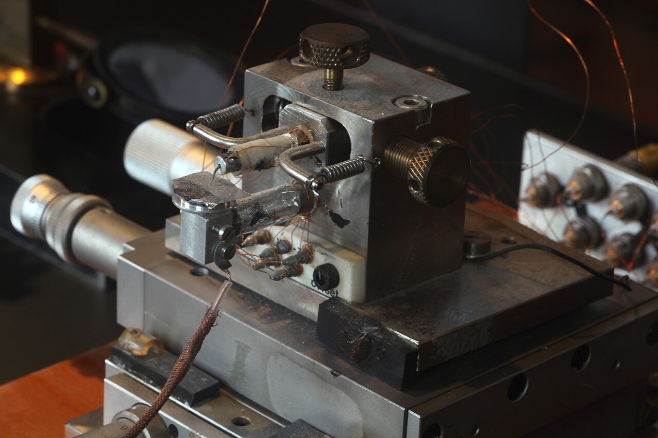 scanning tunneling microscope